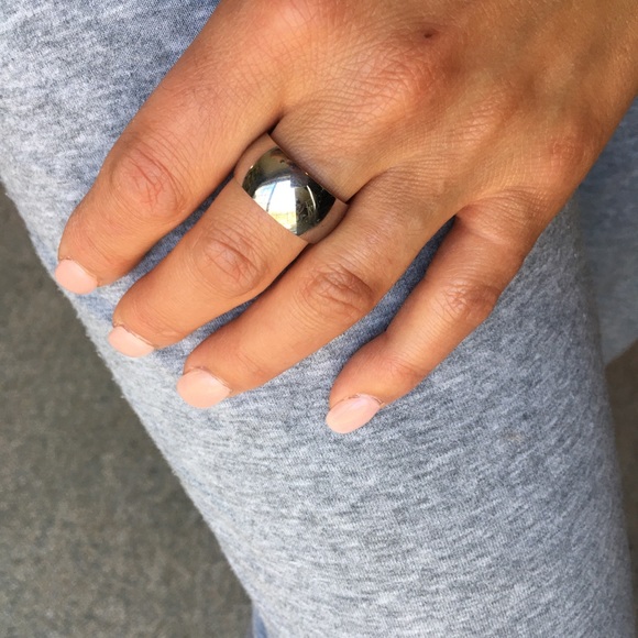 Ring - Picture 1 of 2